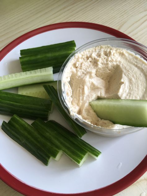 Cucumber sticks with humous - Keto snack 😋😋😋 Cucumber Slices Snacks, Cucumber With Hummus, Cucumber And Hummus Snack, Cucumber Snack Ideas Healthy, Tuna Snack Ideas, Healthy Snacks Cucumber, Cucumber And Hummus, Hummus And Cucumber, Cucumber Snack