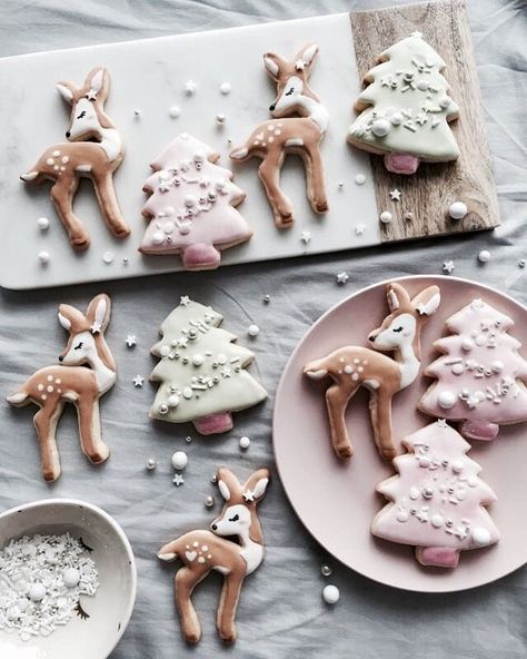 Deer Cookies, Pink Christmas Decorations, Christmas Cookies Decorated, Christmas Inspo, Noel Christmas, Merry Little Christmas, Christmas Mood, Decorated Cookies, Christmas Aesthetic