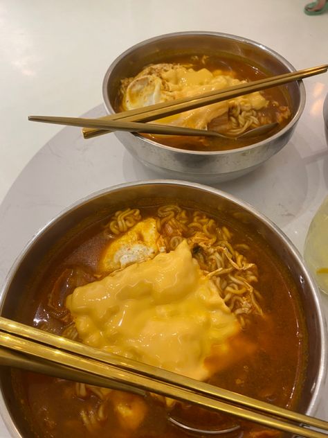 Ramyeon noodles with cheese Ramyeon Korean, Korean Restaurant, Interesting Food, Favorite Picture, Ramen Noodles, Cafe Food, Interesting Food Recipes, Asian Food, Story Ideas