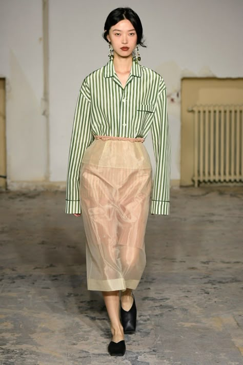 Carven RTW Spring 2024 [PHOTOS] – WWD Carven Spring 2024, Transparent Outfit, Summer 2024 Fashion Trends, Summer 2024 Fashion, Ss 2024, 2024 Fashion Trends, Skirt Trends, Fashion Now, Big Fashion