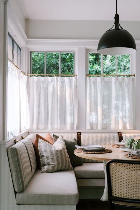 Breakfast Room Banquette, Banquette Under Window, Playroom Dining Room Combo, Nook Cafe, Modern Queenslander, Veere Grenney, Kitchen Sitting Area, Playroom Dining Room, Ryan Taylor