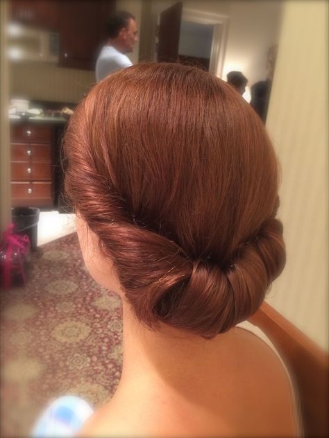 #Wedding #Bridal #Updo #Vintage #Retro #Chignon 1940s Hair Updo, Vintage Roll Hairstyle, Vintage Updos For Medium Length Hair, Vintage Upstyles, Vintage Wedding Updo, 1940s Updo Hairstyles, Vintage Wedding Hair Updo, 1930s Updo, 1920s Updo