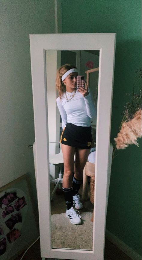 Hockey Outfit Women, Outfit Women Aesthetic, Field Hockey Outfits, Hockey Outfit, Hockey Outfits, Field Hockey Girls, Hockey Pictures, Hockey Girl, Cute Gym Outfits