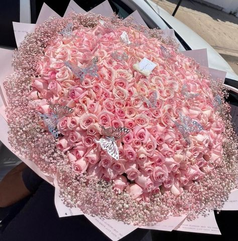 Roses Bouquet Big, Pink Glitter Roses Bouquet, Biggest Bouquet Of Roses, Big Bouquet Of Roses Aesthetic, Big Bouquet Of Pink Roses, Roses Bouquet Gift, Ribbon Flowers Bouquet, Luxury Bouquet, Quinceanera Pink