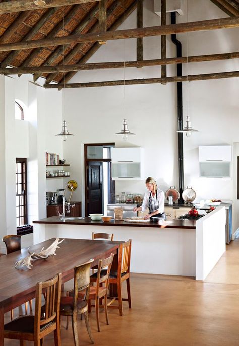 A CAPE DUTCH FARMHOUSE IN SOUTH AFRICA – THE STYLE FILES Country Kitchen Diner, Dutch Farmhouse, Dutch Interior Design, Dutch Kitchen, Kitchen Gallery Wall, Cape Dutch, Bold Kitchen, Farmhouse Style Furniture, Farmhouse Kitchen Lighting