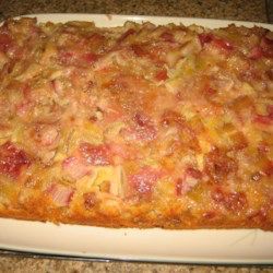 Rhubarb Dump Cakes, Rhubarb Cake Recipes, Rhubarb Upside Down Cake, Fresh Rhubarb, Rhubarb Desserts, Rhubarb Cake, Strawberry Cake Mix, Cheesy Casserole, Vegetarian Cake