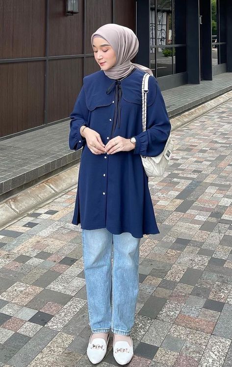 Blue Denim Outfits, Style Jeans Shirt, Green Cardigan Outfit, Mix And Match Outfits Hijab, Grey Denim Shirt, Kemeja Denim, Blue Hijab, Navy Blue Outfit, Denim Shirt Outfit