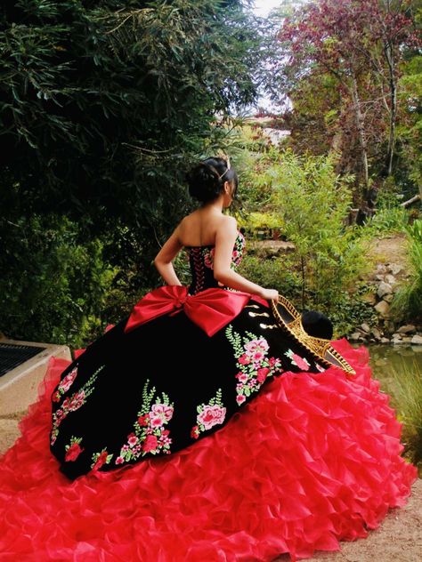 Mexican 15 Dresses, Black Quince Dress, Mariachi Quinceanera Dress, Quinceanera Dresses Mexican, Vestido Charro, Black Quinceanera Dresses, Mexican Quinceanera Dresses, Quinceanera Themes Dresses, Charro Quinceanera Dresses