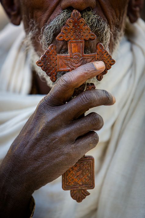 ethiopian orthodox cross #christian Ethiopian People, Meaningful Pictures, Church Pictures, Orthodox Cross, Sign Of The Cross, Eastern Orthodox, Orthodox Christianity, We Are The World, Orthodox Icons