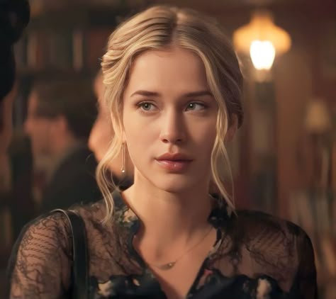 You Beck Guinevere, Guenivere Beck, Elizabeth Lail Aesthetic, Elizabeth Lail Icons, Bistro Huddy, Acotar Fan Cast, Marvel Phase 3, Journal Character, Guinevere Beck