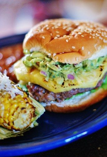 Grilling Island, Fancy Burgers, Grill Burgers, Hawaiian Burger, Grilled Burger Recipes, Avocado Burger, Burger Recipes Beef, Plant Paradox, Grilled Burgers