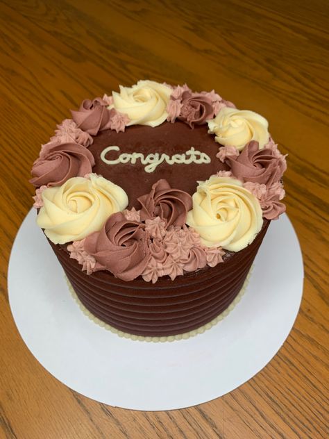 Congratulations Cake Design, Congratulations Cake Ideas, Congratulations Cake, Pinterest Cake, Cake Decorating Piping, Wedding Congratulations, Family Parties, Graduation Cakes, Photo Cake