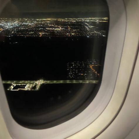 plane, plane pic, travel, city lights, plane ride, travel aesthetic, boujee aesthetic, plane window photo Aesthetic Boujee, Aesthetic Plane, Window Photo, Plane Window, Boujee Aesthetic, Plane Ride, Travel City, Travel Aesthetic, City Lights