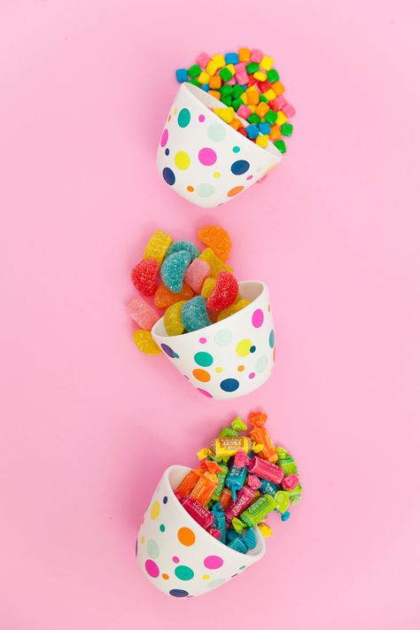 Candy Photography Food Styling, Diy Confetti Bowl, Candy Photos, Aesthetic Candy, I Phone Wallpaper, Candy Photoshoot, Candy Photography, Food Photography Dessert, Diy Confetti