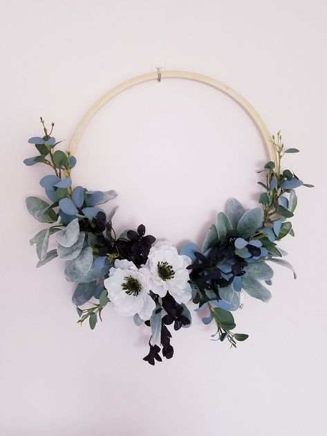 Modern Wreaths, Floral Wreath Embroidery, Embroidery Hoop Wreath, Wreath Minimalist, Minimalist Wreath, Floral Hoop Wreath, Diy Floral Wreath, Wreath Embroidery, Purple Wreath