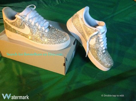 Graduation Sneakers, Prom Sneakers, Swarovski Shoes, Sneakers Bride, Swag Nike, Swag Sneakers, Shoes Back To School, Sneakers Wedding, Bride Sneakers