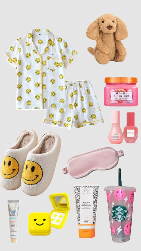 Sleepover Outfit, Pj Outfit, Sorority Party, Starbucks Birthday, Preppy Essentials, Preppy Travel, Gymwear Outfits, Cute Pjs, Cute Sleepwear