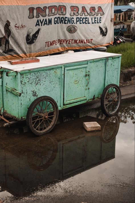 A typical mobile street food cart at the Gianyar night market. Bali Street Photography, Street Food Cart, Bali Photography, Food Cart, Night Market, A Typical, Beautiful Islands, Street Food, Street Photography