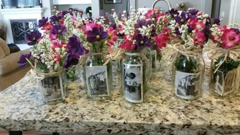 Decor For Family Reunion, Family Reunion Park Decorations, Family Reunion Memory, Family Reunion Party Decorations, Celebration Of Life Memorial Table Decor, Family Reunion Photo Display Ideas, Family Reunion Decorating Ideas Easy Diy, Family Reunion Tree Ideas, Family Reunion Table Decoration Ideas