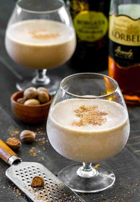 Brandi Alexander Recipe, Frozen Brandy Alexander Recipe, Brandy Alexander Recipe Ice Cream, Brandy Ice Recipe, Homemade Brandy Recipes, Brandy Alexander With Ice Cream, Brandy Ice, Chai Drinks, Brandy Recipe