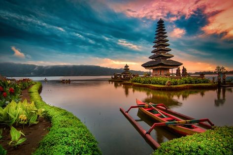 Wallpaper Bali, Hd Landscape, Temple Bali, Bali Surf, Save Nature, Legian, Beautiful Places To Live, Bright Photos, Parasailing