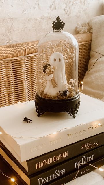 Rox Van Del on Instagram: "Dollar Tree Cloche with an Anthropologie gothic vibe. Link in my “Recent Highlights 2023” for exact material. #bohohalloween #neutralhalloween #neutralhomedecor #neutralhomeedit #diyhalloweendecorations #diyhalloween #diyhomedecor #ghostdecor #diyhalloweenprops #cozyinteriors #cozyhome #diyhalloween #anthropologiehalloween #halloween #thriftstorefinds #thriftedfinds #halloweendecor #halloween2023 #ghostart #ghostmug #dollartreediys #dollartreefinds #dollartreehallow Gothic Cloche Ideas, Ghost Cloche Diy, Halloween Glam Decor, Ghost Terrarium, Ghost Cloche, Witchy Diy Decor, Dollar Tree Cloche, Moody Halloween Decor, Halloween Decorations Cute