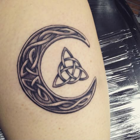 My new tattoo done in Dublin Ireland. Reinkarnated tattoo. Artist: Georgiana Celtic Tattoo For Women, Scotland Tattoo, Irish Tattoo, Ireland Tattoo, Celtic Tattoo Symbols, Celtic Knot Tattoo, Wiccan Tattoos, Celtic Moon, Irish Tattoos