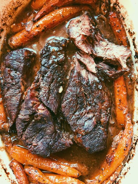 Top Blade Roast Recipes, Beef Blade Roast Slow Cooker, Bottom Blade Roast Recipes, Bone In Chuck Roast Recipes, Beef Chuck Blade Roast Recipes, Pork Blade Roast Recipes, Bottom Blade Pot Roast, Blade Roast Oven, Boneless Blade Roast