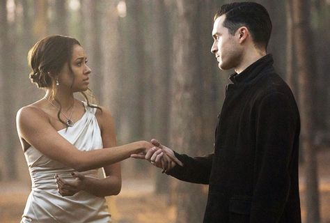 I Was Feeling Epic, Bonnie And Enzo, Bonnie Bennet, Spiegel Selfie, Michael Malarkey, Vampire Diaries Poster, Tv Show Couples, Vampire Diaries Wallpaper, Bonnie Bennett