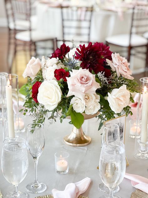 Red And Cream Centerpieces, Burgundy Blush Centerpiece, Burgundy And Blush Wedding Centerpieces, Burgundy Centerpieces, Red Flower Centerpieces, Red And Cream Flower Arrangements, Burgundy And White Floral Arrangements, Burgundy Floral Centerpieces, Maroon And White Floral Centerpieces