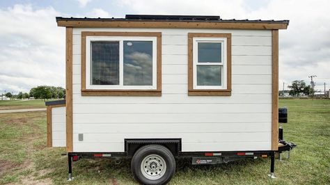 Despite being just 12-ft long, the Nugget has a total floorspace of 102 sq ft Auto Camping, Tiny House Camper, The Nugget, Diy Tiny House, Small Tiny House, Tiny House Builders, Tiny House Trailer, Building A Tiny House, Tiny House Listings