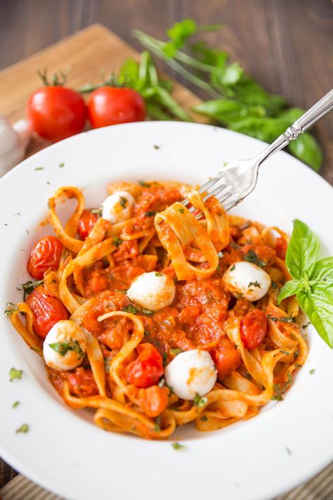 Garlic Marinara Sauce, Dinner Party Entrees, Spaghetti Marinara, Seafood Spaghetti, Pasta Marinara, Marinara Recipe, Best Pasta Dishes, Red Sauce Pasta, White Sauce Pasta