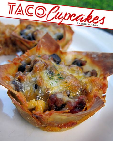 Taco Cupcakes Recipe - the original recipe! Taco meat, black beans, and cheese baked in wonton wrappers in a muffin pan. Top with your favorite taco toppings. Kids (and adults) love these! Great for lunch, dinner or parties!! Cupcake Pan Recipes, Chicken Wonton Tacos, Taco Cupcakes, Muffin Pan Recipes, Wonton Wrapper Recipes, Wonton Tacos, Beans And Cheese, Taco Toppings, Taco Cups