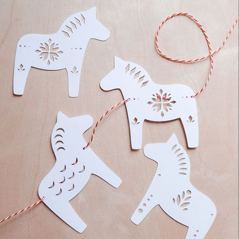 Laser Ideas, Swedish Christmas, Dala Horse, Metal Engraving, Scandinavian Christmas, Christmas Paper, Christmas Is Coming, Paper Cut, Bunting