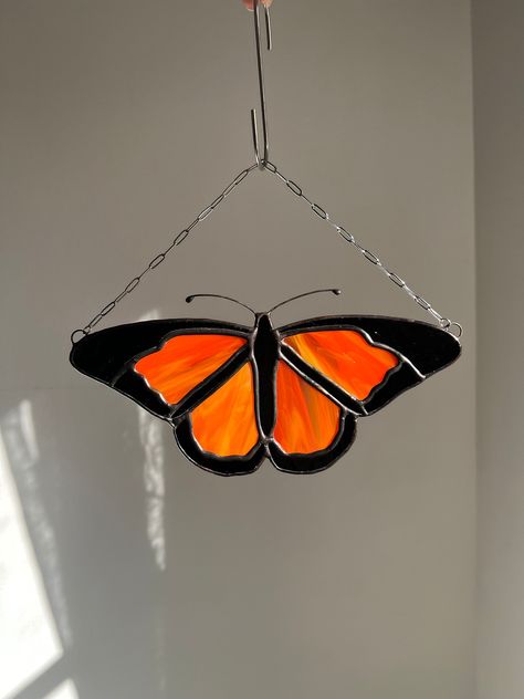 A monarch butterfly handcrafted in stained glass by myself, Shannon, of Wonder Filled Glass :) I use the copper foil method and lots of love to create my pieces. This piece is my minimalist take on this species. Thank you for stopping by and viewing my art!  Follow me on Instagram and TikTok to see the handmaking process and any new pieces @WonderFilledGlass <3 The butterfly is 9 inches wide & stands about 4.5 inches tall (including the antennae). The length from the top of the chain to the bott Butterfly Stained Glass Art, Stained Glass Butterfly Pattern, Butterfly Stained Glass Pattern, Glass Art Window, Butterfly Stained Glass, Foil Method, Stained Glass Gifts, Art Window, Butterfly Nature