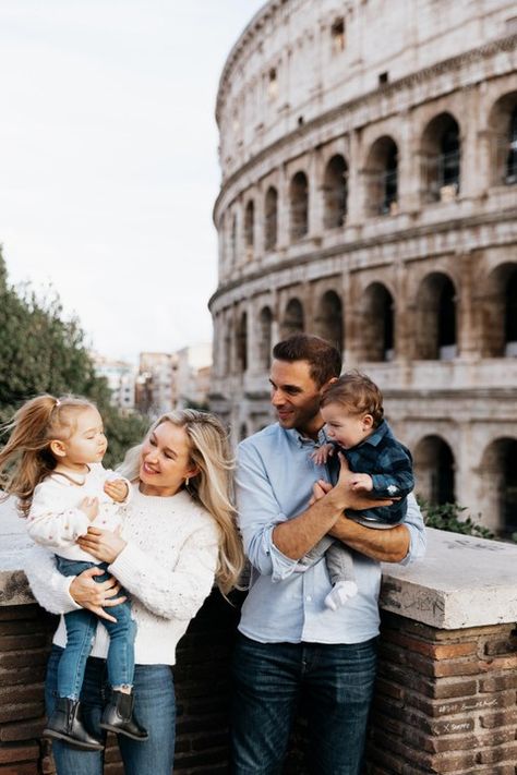 Family. Photographer in Rome Italy With Family, Italy Family Vacation, Rome Ideas Photos, Photo Ideas In Rome, Rome With Friends, Rome Photo Ideas Couple, Rome Couple Photos, Italy Photos, Vowel Renewal