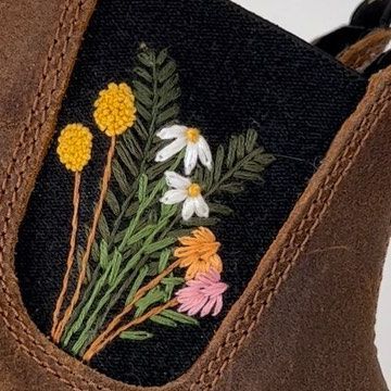 - The original embroidered Blundstones - on Instagram: "Todays commission - a dreamy pair of wedding boots 💐" Embroidered Chelsea Boots, Embroidered Blundstone Boots, Embroidered Blundstone, Blundstone Embroidery, Art Ho, Embroidery Boots, Blundstone Boots, Wedding Boots, Rug Hooking Patterns