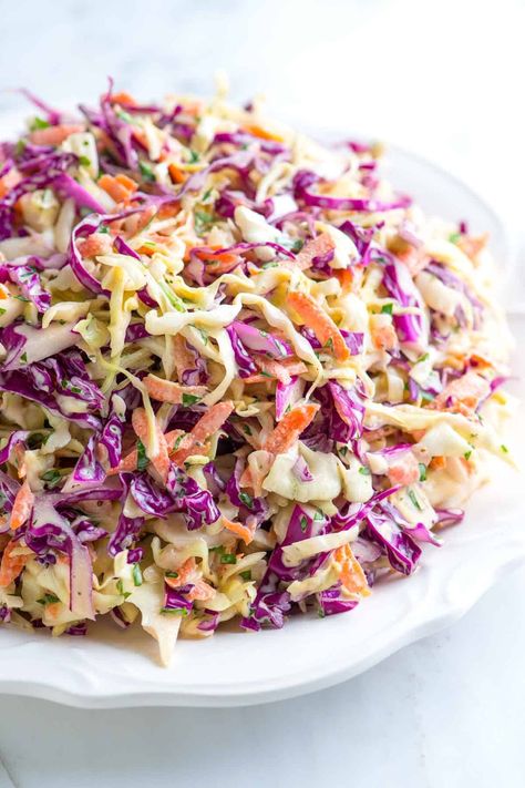 Seriously Good Homemade Coleslaw Coleslaw Recept, Easy Coleslaw, Vegan Coleslaw, Coleslaw Dressing, Homemade Coleslaw, Resep Salad, Creamy Coleslaw, Resep Diet, Slaw Recipes