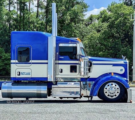 Kenworth W900 Custom Kenworth W900, Hummer Truck, Kenworth T800, Customised Trucks, Model Truck Kits, Kenworth W900, Truck Paint, Heavy Duty Trucks, Kenworth Trucks