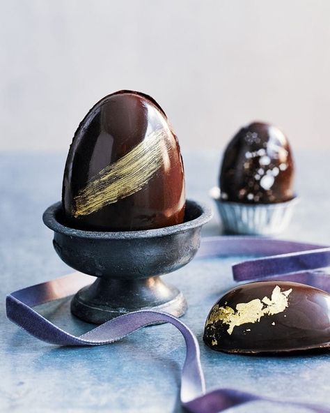 How to make (and decorate) chocolate Easter eggs Bonbons Recipe, Peanut Butter Easter Eggs, Chocolate Easter Eggs, Chocolate Bonbons, Make Your Own Chocolate, How To Temper Chocolate, Easter Decorating, Melting White Chocolate, Delicious Magazine