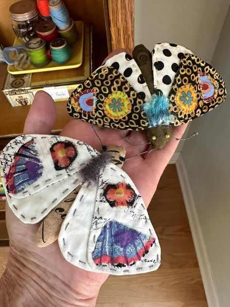 Fabric Butterflies, Fabric Butterfly, Slow Stitching, Quilting For Beginners, Diy Couture, Fabric Projects, Stitching Art, Crafty Craft, Embroidery Inspiration