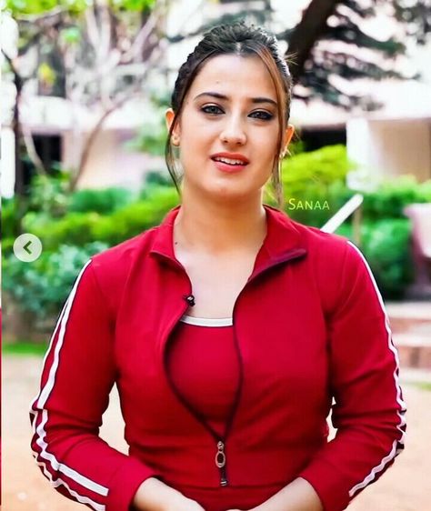 Aalisha Panwar, Hindi Serial, Alisha Panwar, Serial Actress, Pink Kpop, Bridal Beauty, Black Pink Kpop, Attitude Quotes, Red Leather Jacket