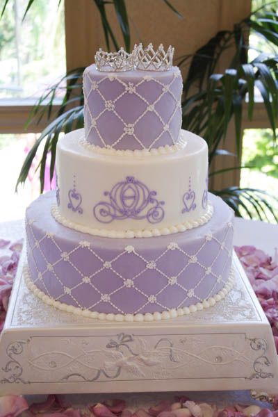 Rupunzel Quince Theme Cake, Lilac Quince Cake Ideas, Quinceanera Cakes Lilac, Quinceanera Themes Lilac, 2 Tier Quinceanera Cakes, Lavender Quince Cake, Lavender Sweet 16 Cake, Purple Sweet 16 Cakes, Birthday Cake 3 Layers