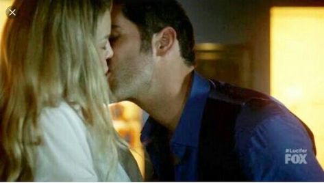 Make Out Scene, Best Kissing Scenes, Lucifer Chloe, Lucifer And Chloe, Most Romantic Kiss, Romantic Kiss Gif, Chloe Decker, Opening Scene, Tv Show Couples