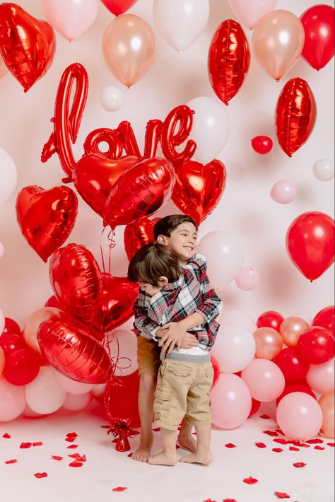 Valentines photoshoot in studio kids hugging Valentines Day Minis Photography, Valentines Mini Session Ideas Outdoor, Toddler Valentines Party, Valentines Day Family Photoshoot, Sibling Valentines Photos, Valentines Day Kids Photoshoot, Valentine’s Day Mini Session, Valentines Day Mini Session Ideas, Valentines Photoshoot Ideas