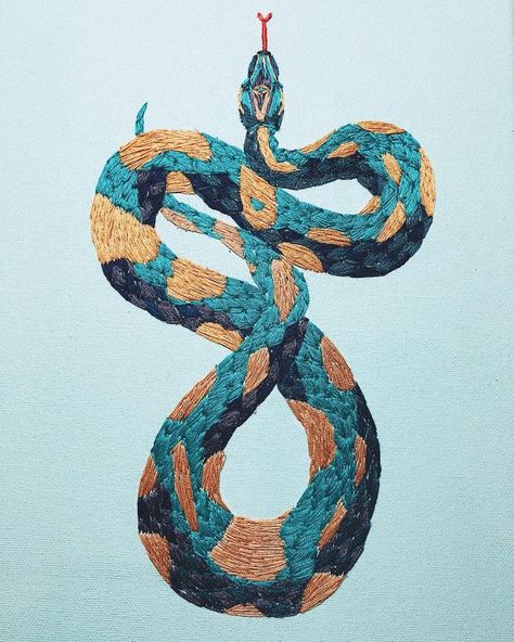 Walker Boyes on Instagram: “teal king snake // tag someone who loves snakes 🐍🐍🐍🐍🐍🐍🐍🐍” Snake Jeans, Snake Embroidery, King Snake, Textile Projects, Contemporary Embroidery, Embroidered Art, Crochet Design Pattern, Cartoon Embroidery, Stitching Embroidery