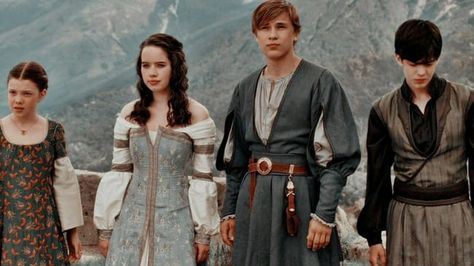 Narnia | Which fictional universe do you belong in? Narnia Dresses, Narnia Lucy, Narnia 2, Narnia Costumes, Narnia Cast, Narnia Movies, Susan Pevensie, Narnia Prince Caspian, Lucy Pevensie