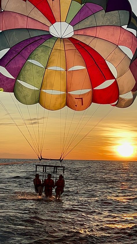 Parasailing Aesthetic, Fantasy Place, Do What You Like, Sports Aesthetic, Parasailing, Grad Pics, Fantasy Places, Boracay, Wallpaper Art