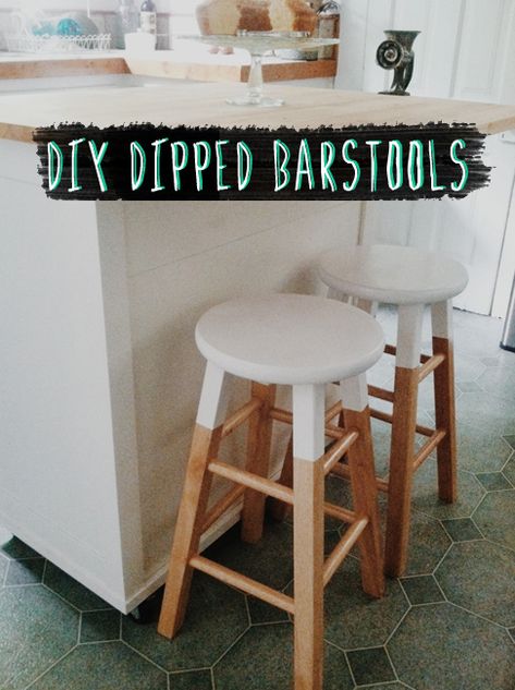 diy stools Diy Barstools, Bar Stool Makeover, Painted Bar Stools, Diy Bar Stools, Stool Makeover, Paint Dipping, Diy Stool, Painted Stools, Wooden Bar Stools