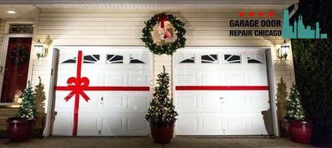 Garage Wreath Christmas, Garage Door Christmas Decorations, Christmas Garage, Garage Door Decor, Door Magnet, Personalised Christmas Baubles, Garage Door Repair, Christmas Yard, Door Repair